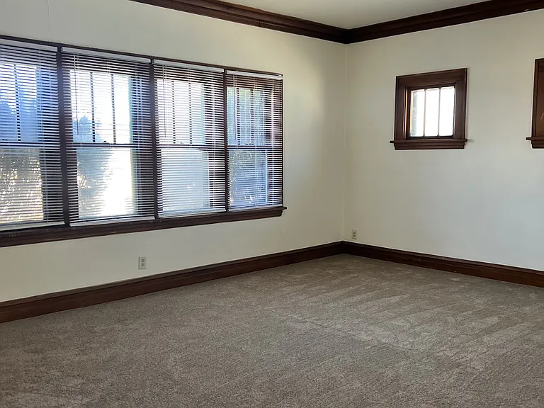 43 N Lewis Ave — Photo 2