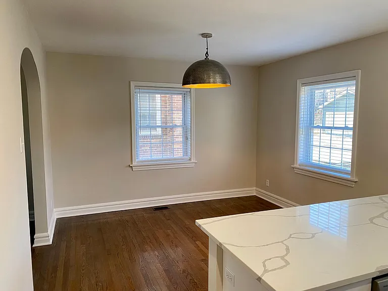 1031 Sanford Ave — Photo 5