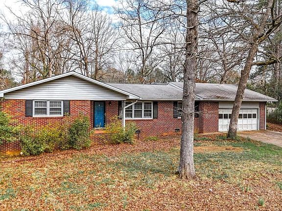 3rd image of 13 Jefferson Dr SW