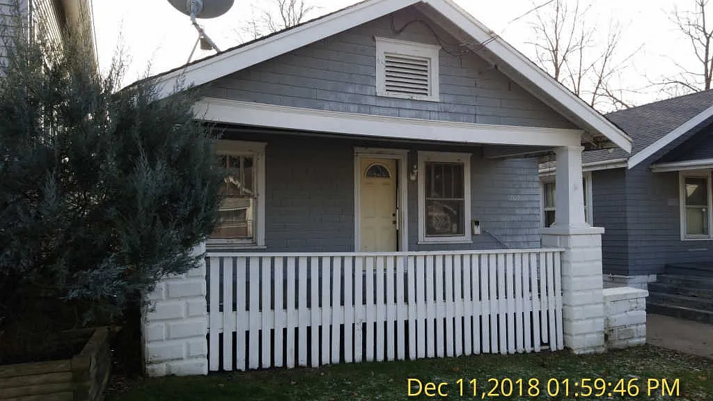 1012 W McClure Ave photo 1