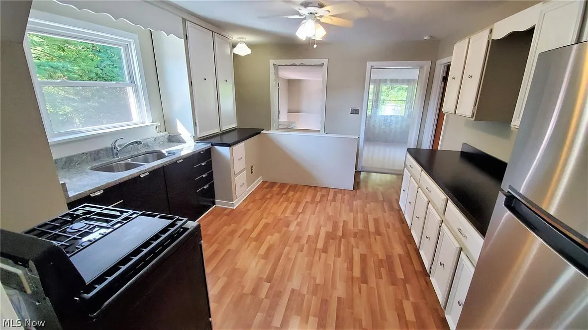 3 bed, 1.0 bath, $2,000 — Photo 4