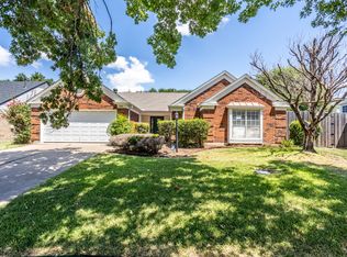 224 Commonwealth Cir, Grand Prairie, TX 75052