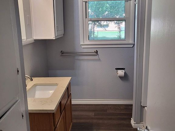 5th image of 3328 Henry Dr