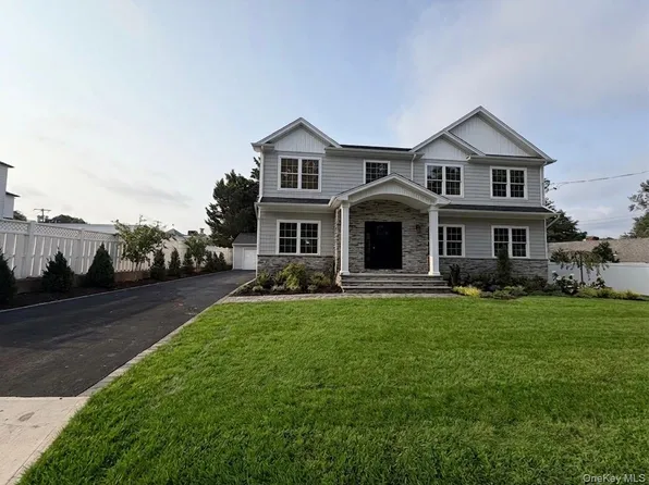 37 Church Street, Syosset, NY 11791