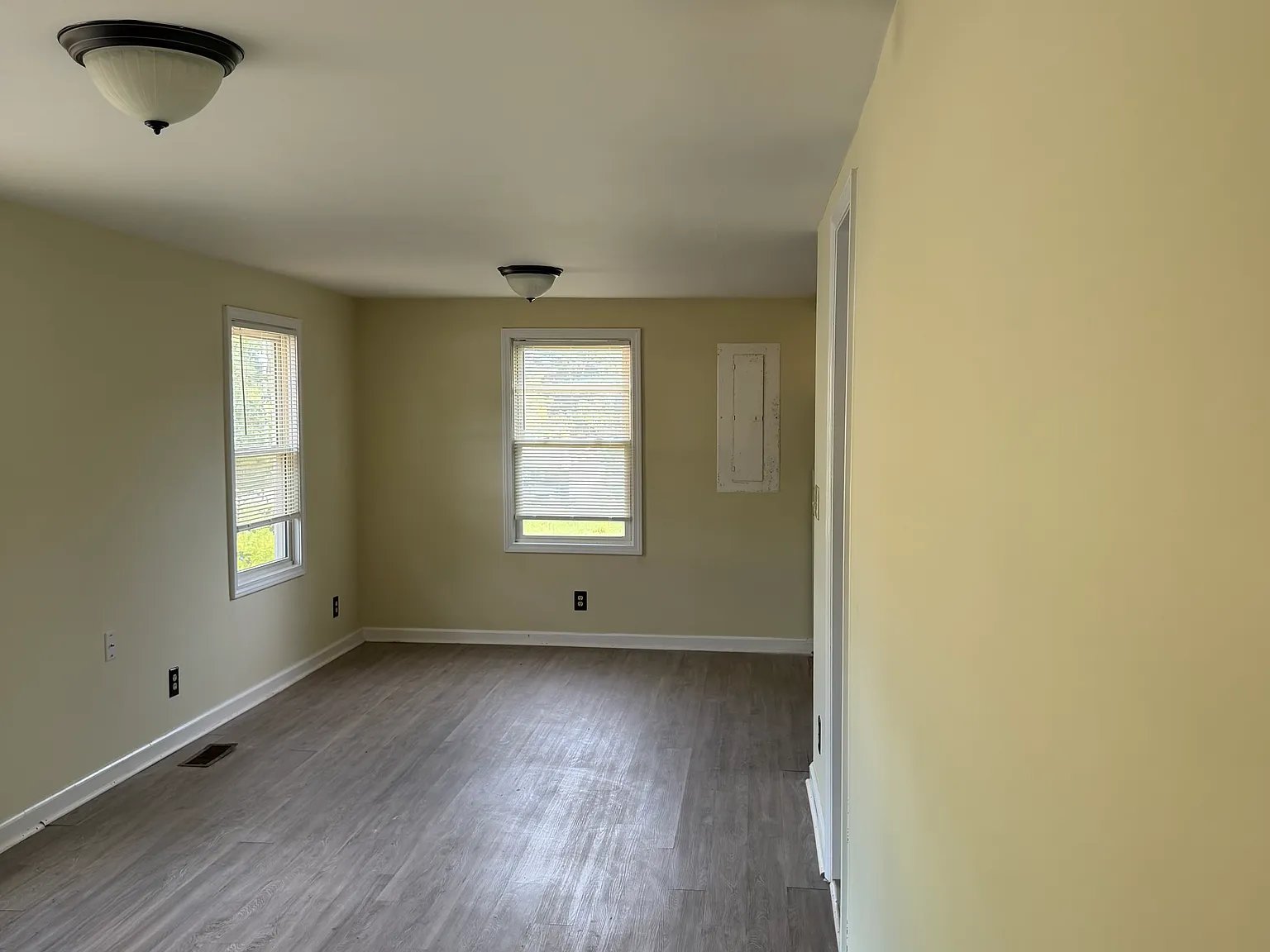 3 bed, 740 sqft, $1,095 — Photo 4