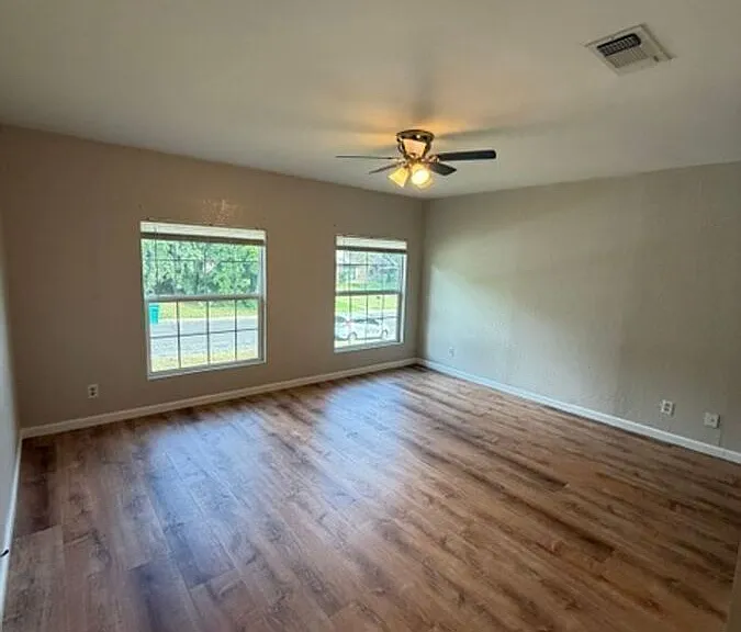815 Cedar Oaks Ln — Photo 13