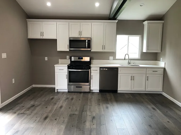 4792 Mount Cresti Dr #B — Photo 9