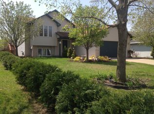 7689 Homestead Ct S, Cottage Grove, MN 55016