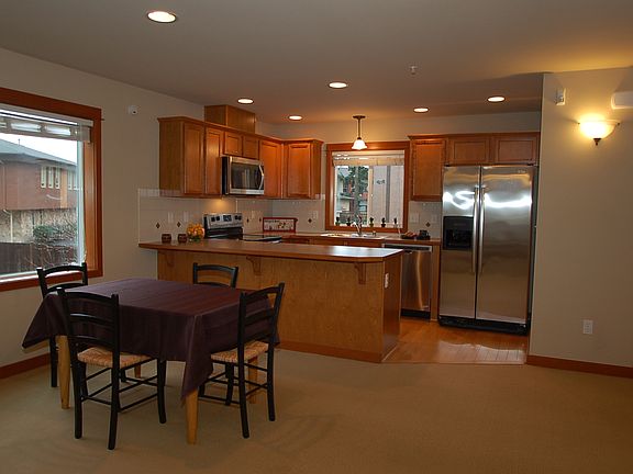 4th image of 1180 N 198th St