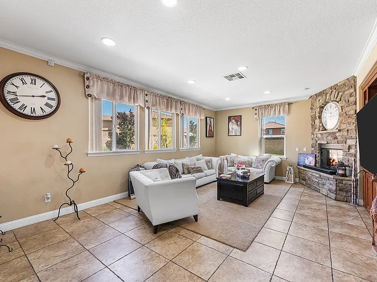 44256 Dahlia St — Photo 44