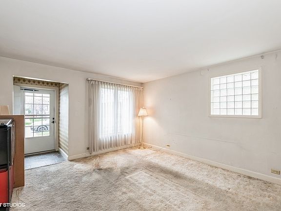 4th image of 3048 N Oconto Ave