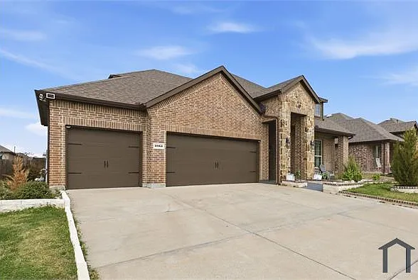 5 bed, 2684 sqft, $4,109 — Photo 3