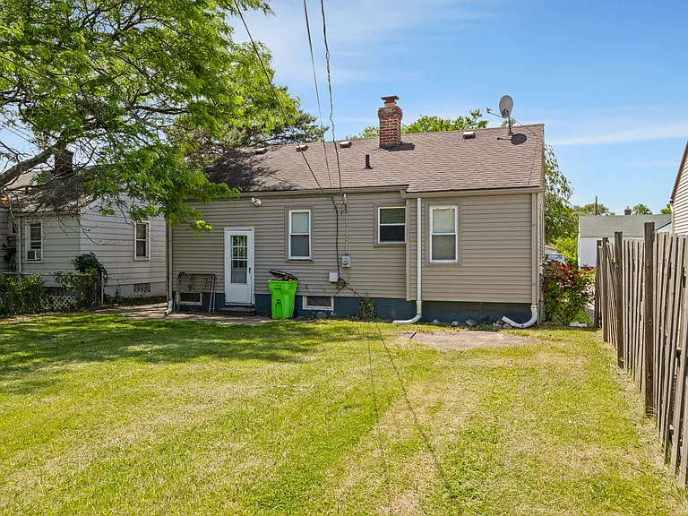 26080 Blumfield St — Photo 25