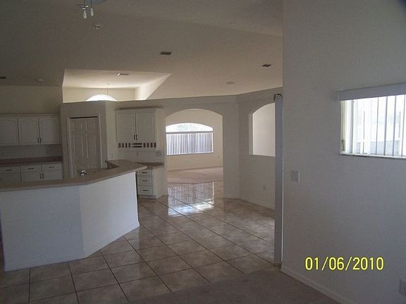 3rd image of 90 Presidential Ln