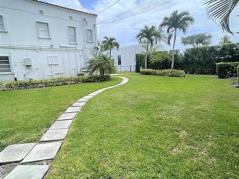 5116 SW 57th Ave #A — Photo 4