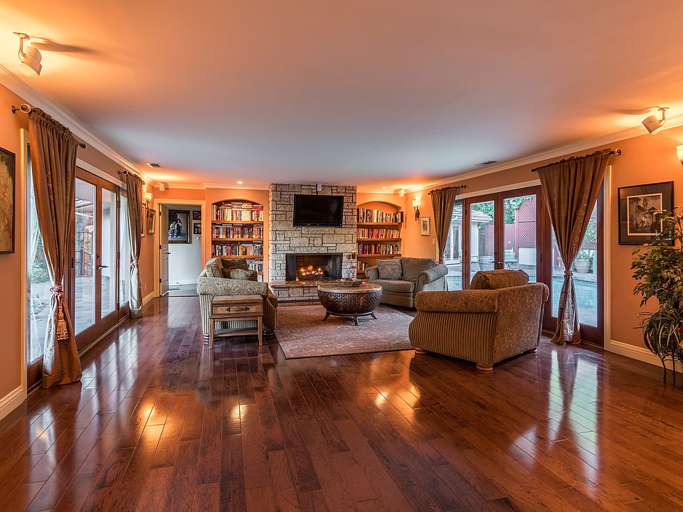 1st image of 1607 Golf Club Dr