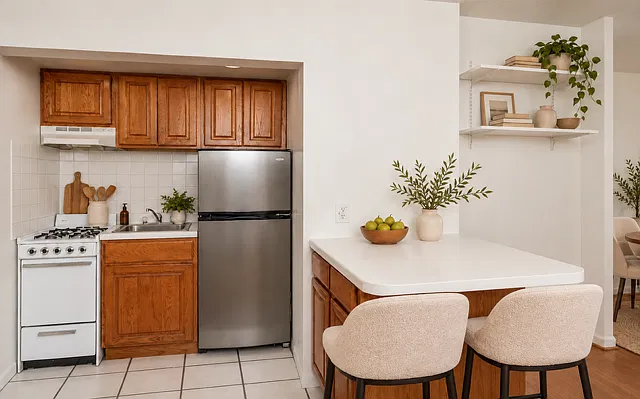 Hampton House Apartments — Photo 3