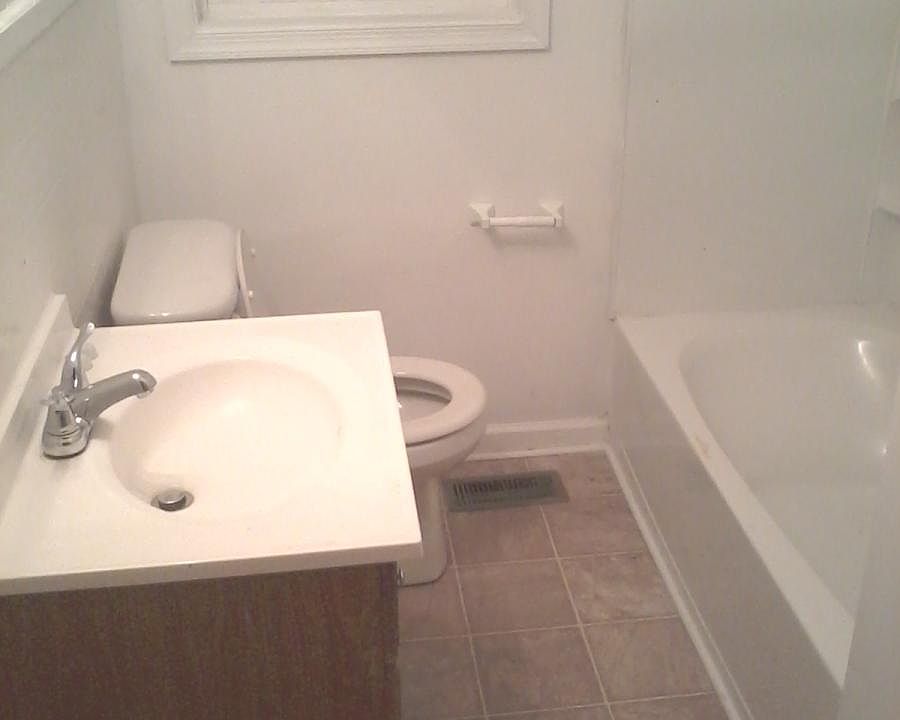 2nd image of 705 Pine St APT A