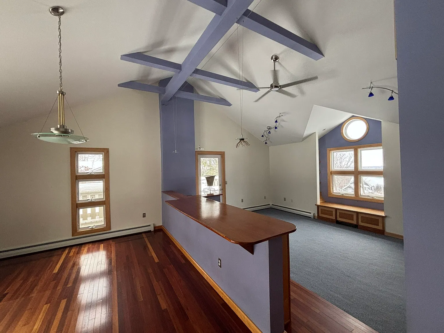 4 bed, 2.5 bath, 2700 sqft, $3,200 — Photo 2