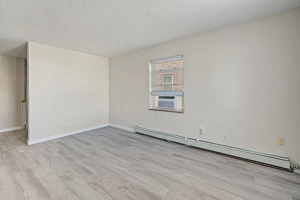 62 Gorman Lane Apt B — Photo 4