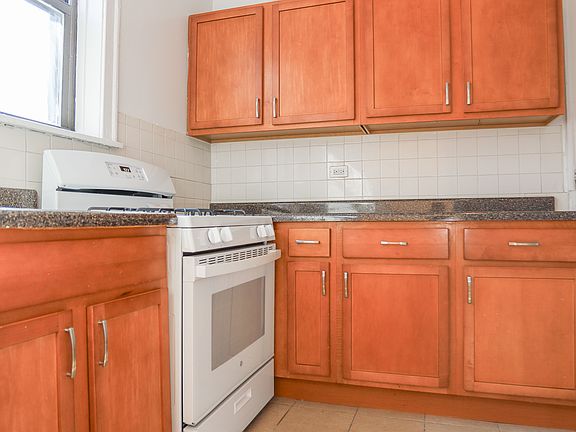 5th image of 1629 W Lunt Ave APT 1B