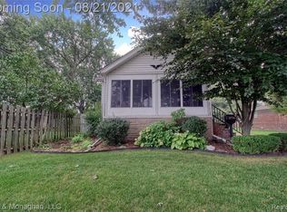 20706 Cedar St, Saint Clair Shores, MI 48081