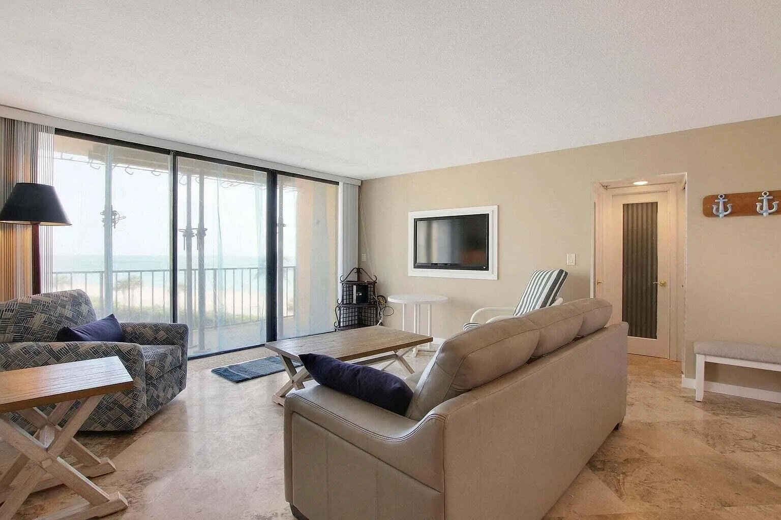 2 bed, 2.0 bath, 1170 sqft, $8,000 — Photo 3