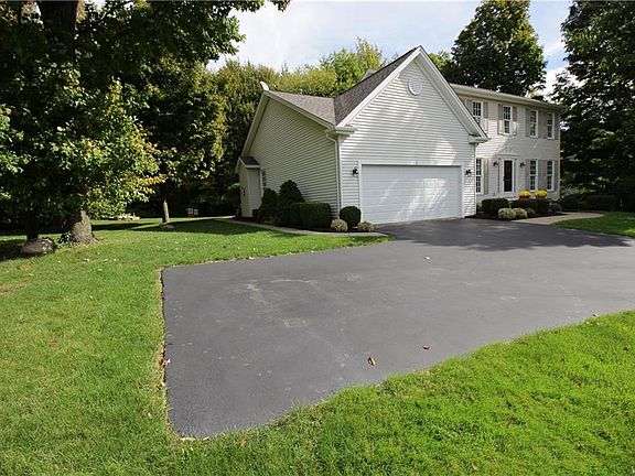 2nd image of 9 Arrowood Ln