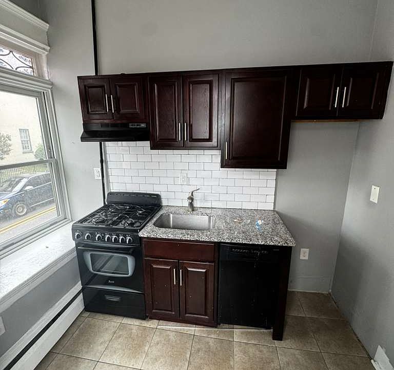 1st image of 200 E Hanover St #1F