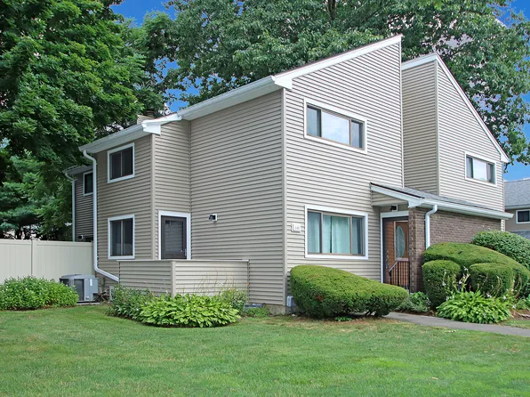 140 Shagbark Drive #140, Derby, CT 06418