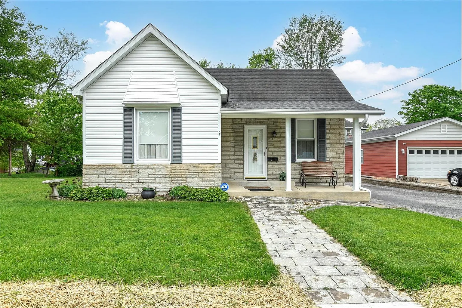 211 E Clay St photo 1