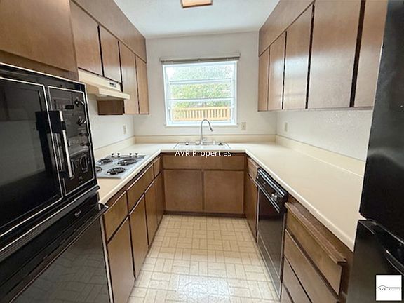 3rd image of 6621 Conestoga Ln
