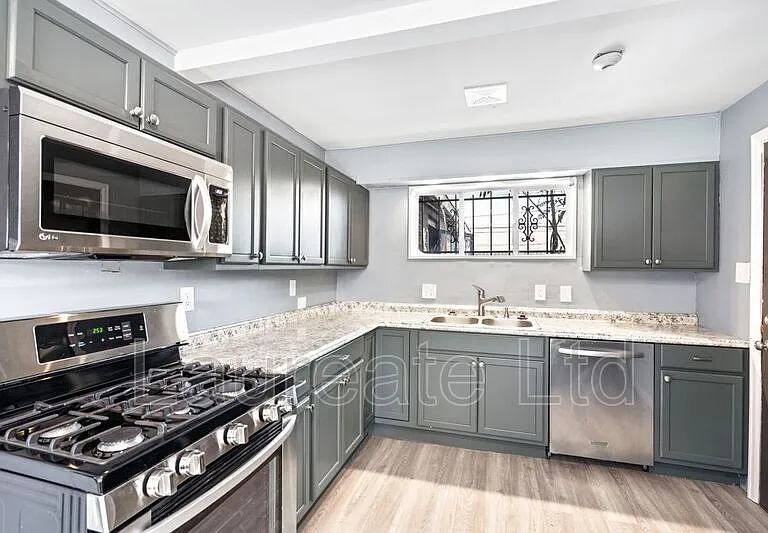 2880 N Harrison St — Photo 11