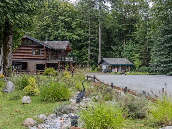 2020 Paradise Valley Rd, Squamish, BC V0N 1H0
