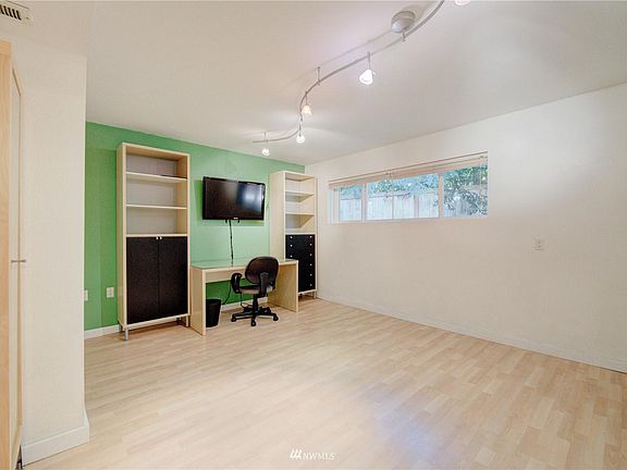 3rd image of 16917 NE 38th Pl