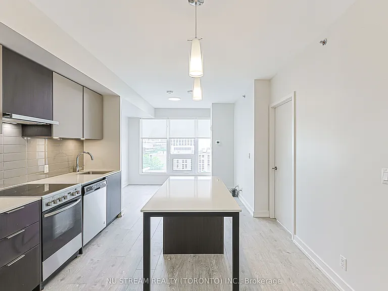 203 College St #905 — Photo 4