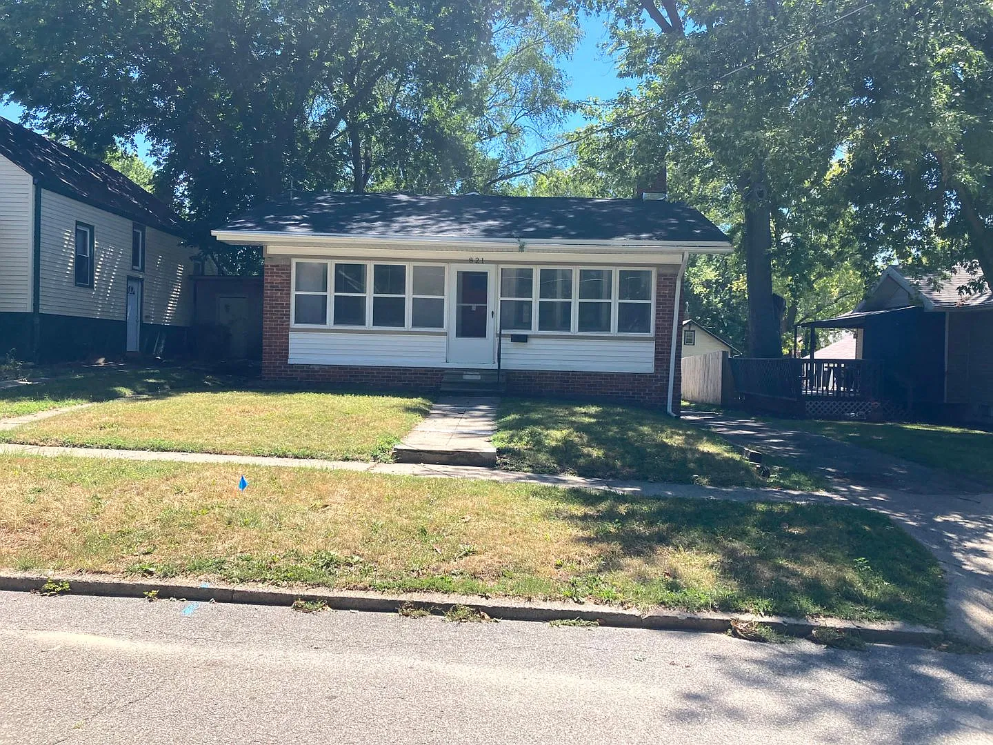 Beautiful updated 3 Bedroom -1 Bath home - located on the East Side of Des Moines — Photo 1