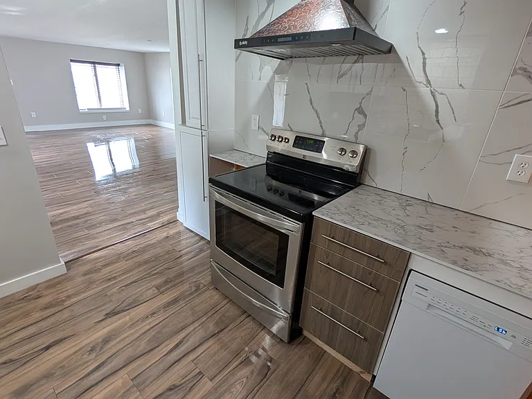 358 S Craig Ave — Photo 4