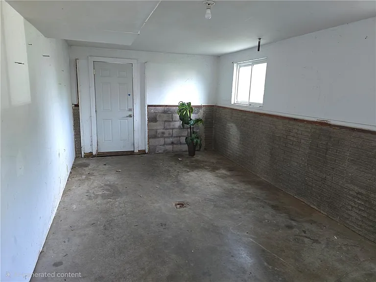 55 Agar Ave — Photo 11