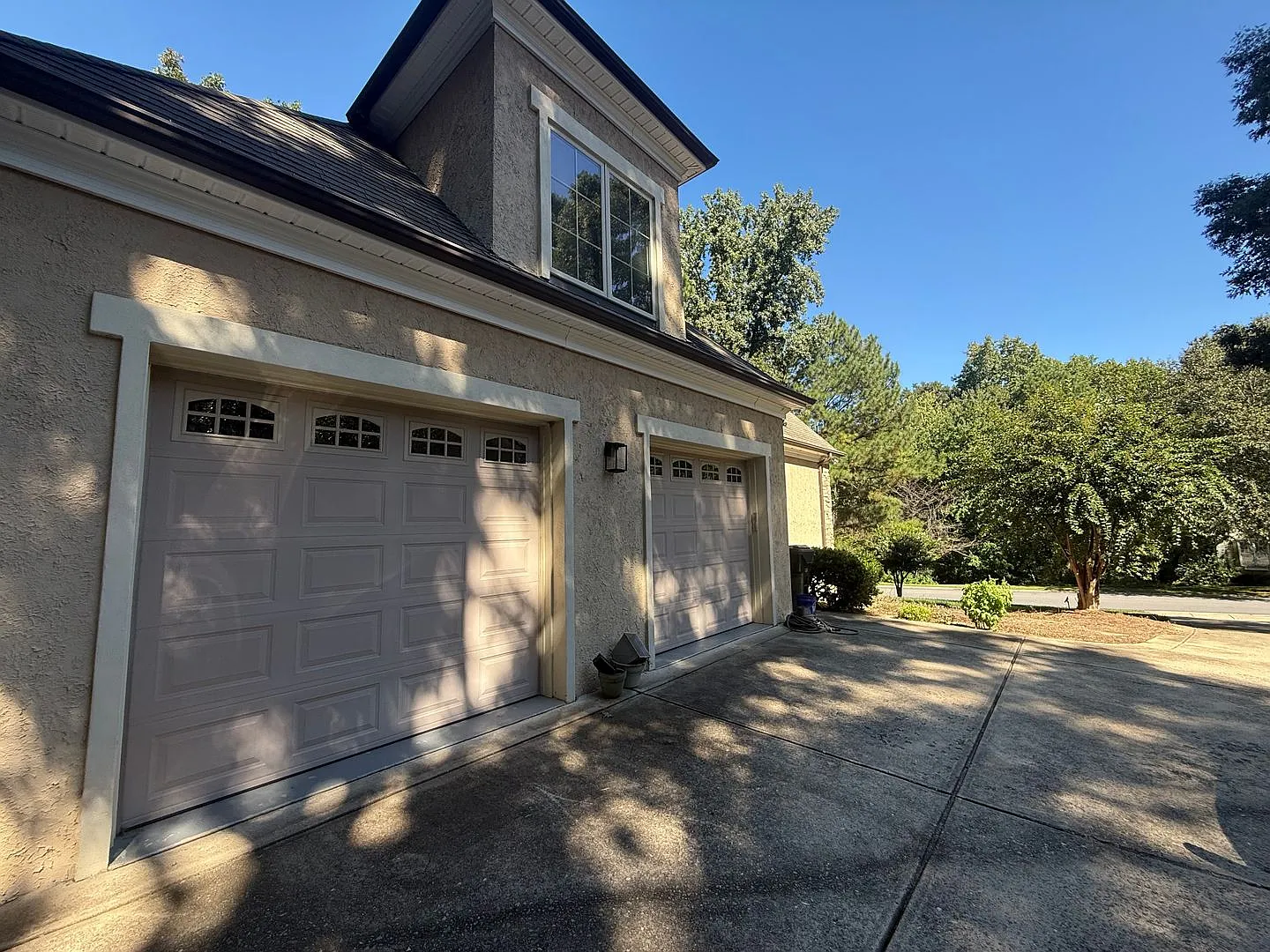 Spacious 4BD, 2.5BA Clayton Home on a Large Lot within a Desirable HOA Community with a 2-Car Att... — Photo 2