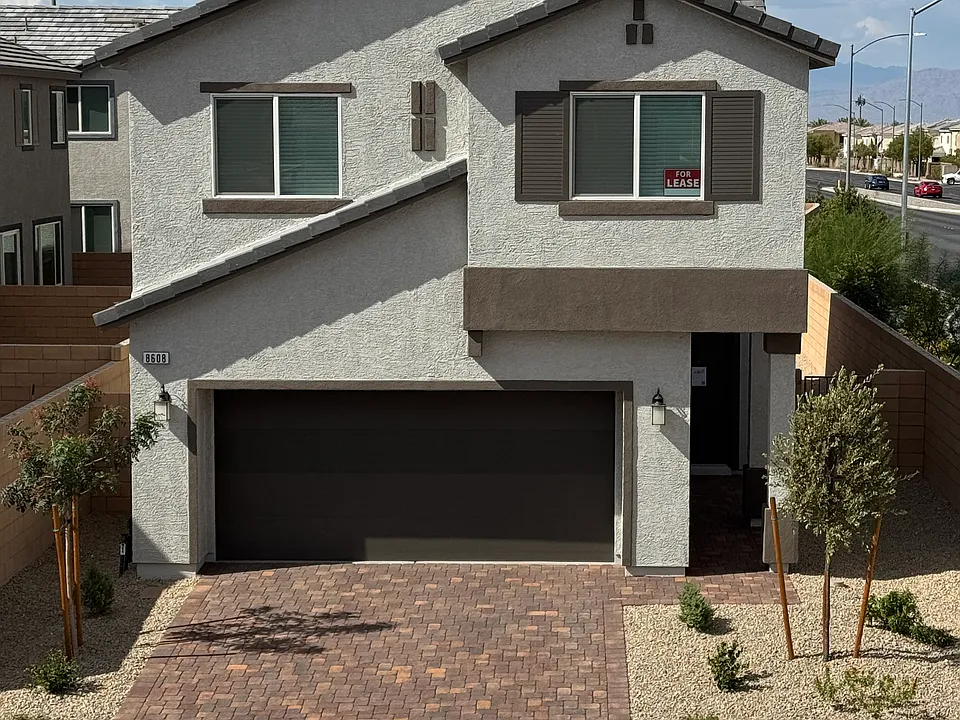 8608 Fendi Ave