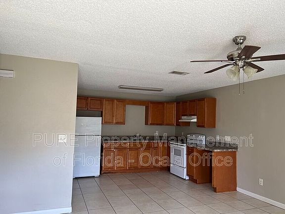 5th image of 3650 NE 41st St APT C