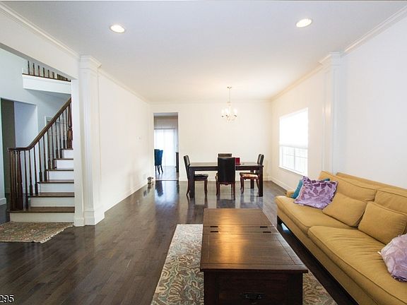4th image of 13 Schwartz Ct