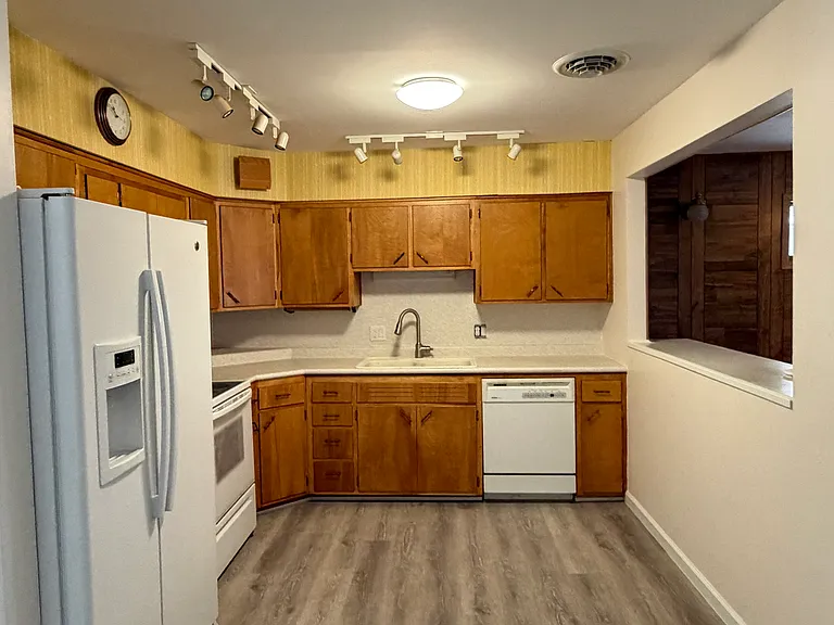 816 Gloria Ave — Photo 7
