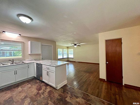 5th image of 1504 E Grand Ave