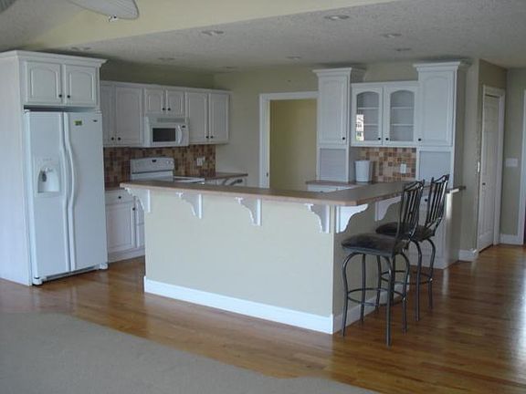 2nd image of 76 Helen Ave