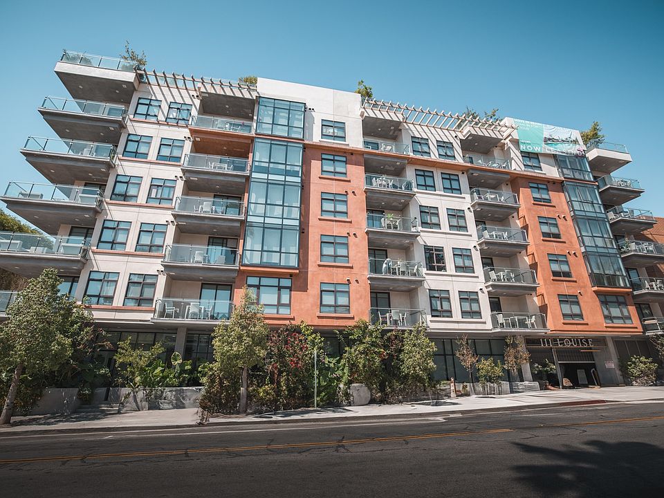 Maia Avira at Glendale Street View of Exterior