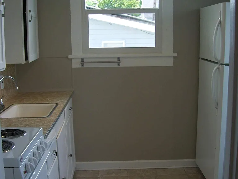 303 2nd Ave W #3 — Photo 5