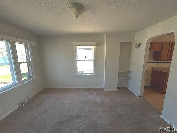 3rd image of 8732 Shirley Ave