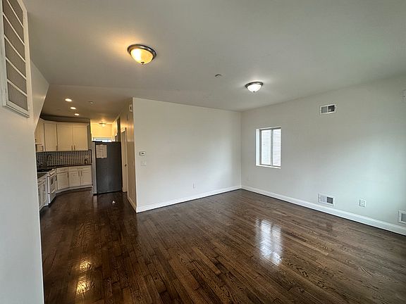 3rd image of 52 John St #1